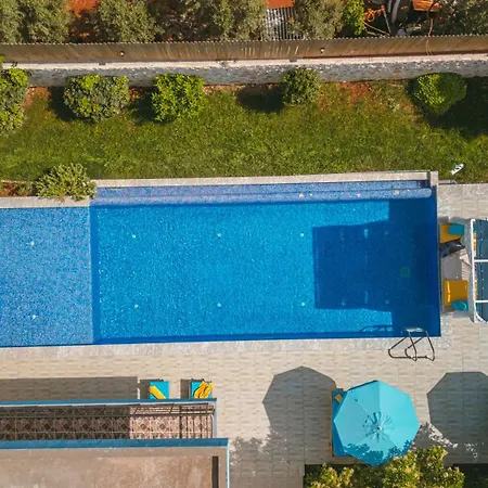Doga Manzarali Korunakli Sura Villa Kas